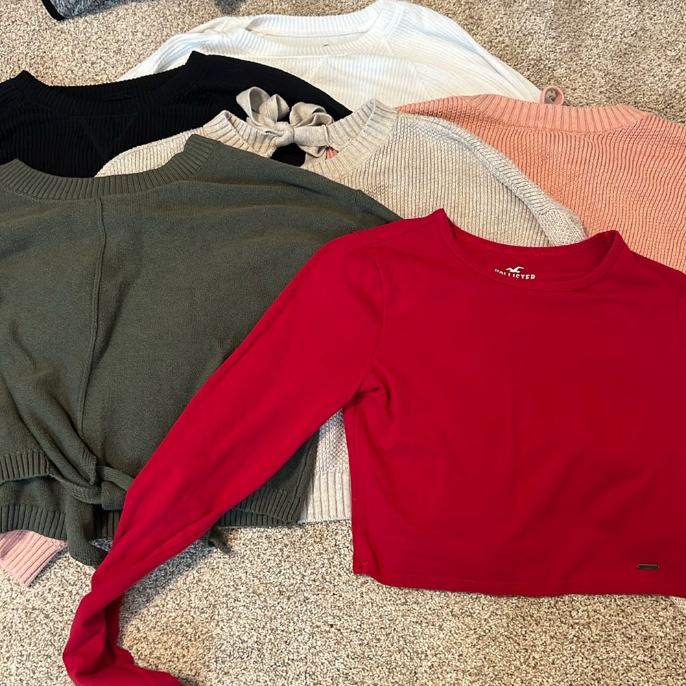 BIG BUNDLE- all hollister winter tops size small- these all come together